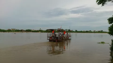 Lỡ chuyến đò ngang…